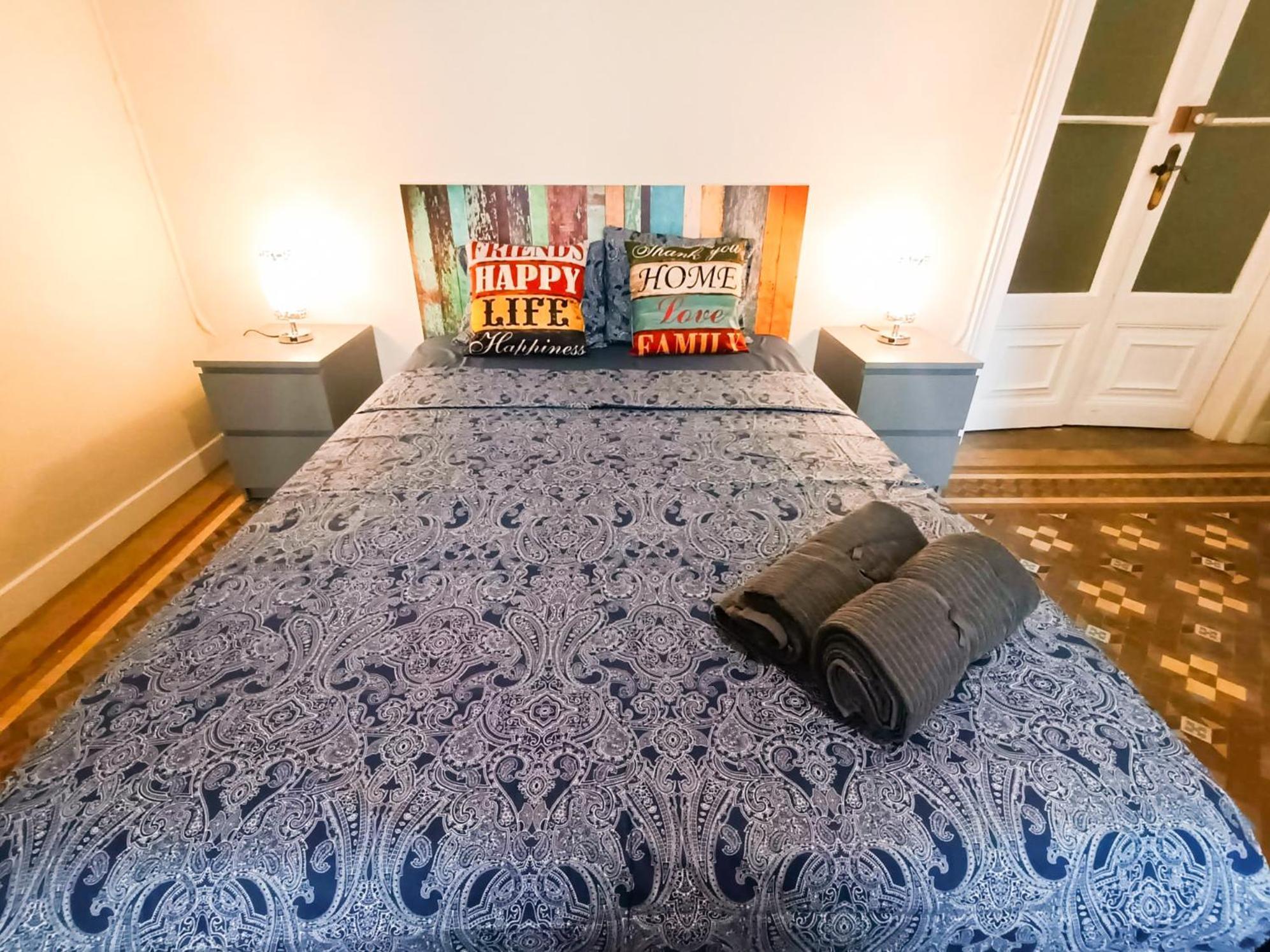Private Rooms By Plaza Catalunya Barcelona Bagian luar foto