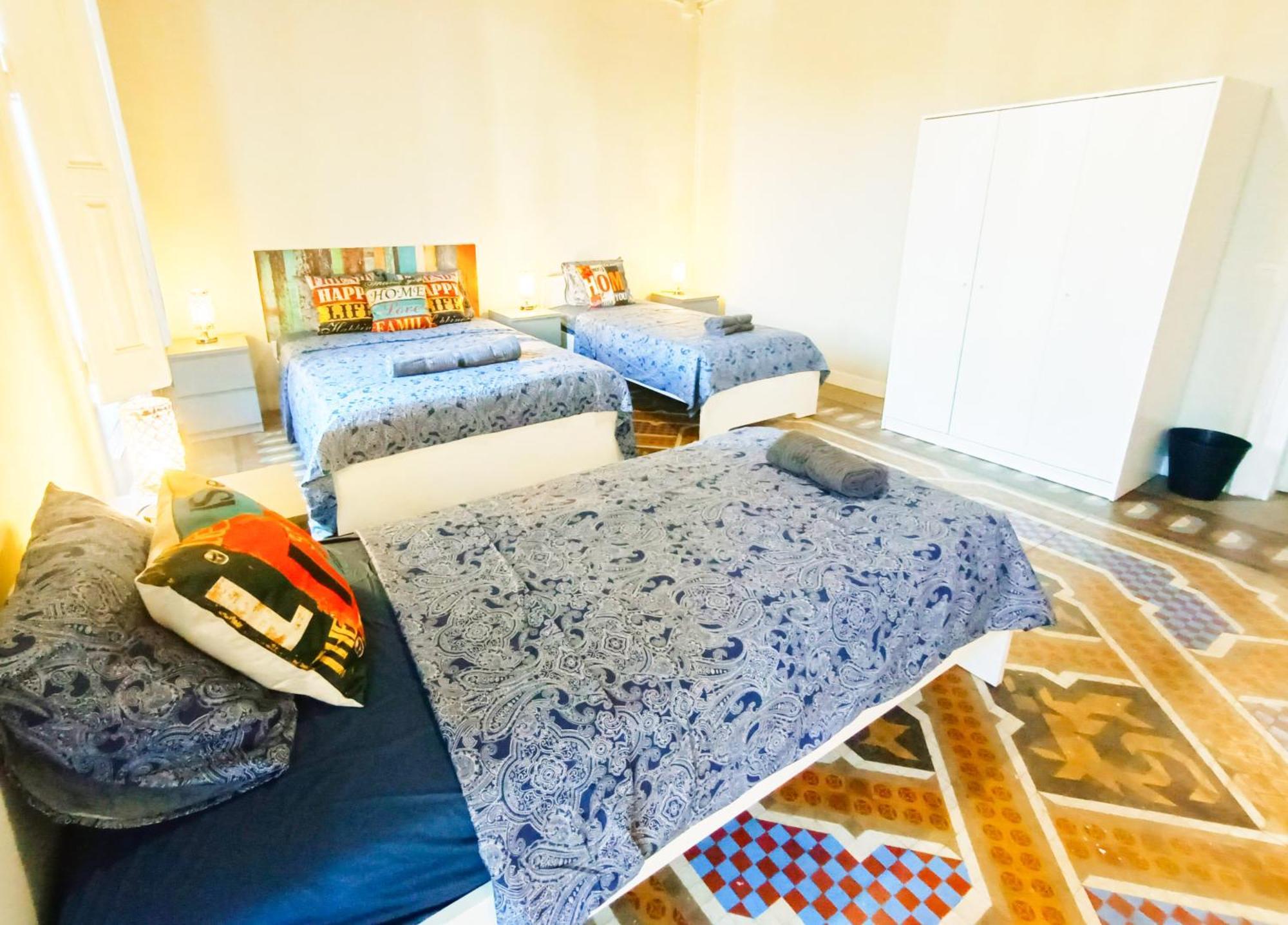 Private Rooms By Plaza Catalunya Barcelona Bagian luar foto
