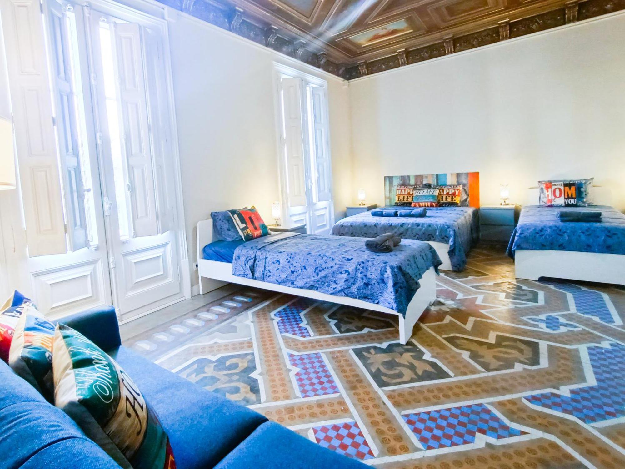 Private Rooms By Plaza Catalunya Barcelona Bagian luar foto