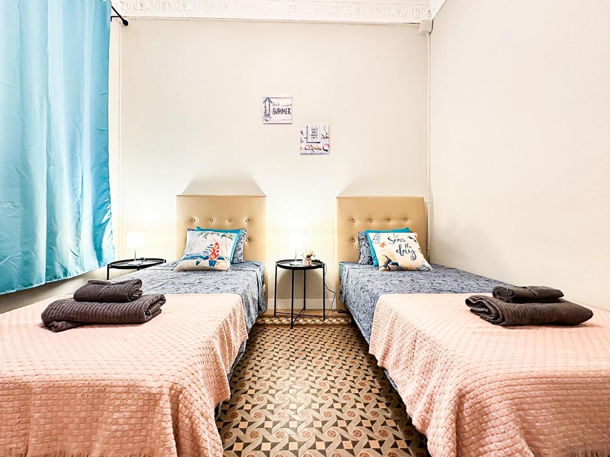 Private Rooms By Plaza Catalunya Barcelona Bagian luar foto